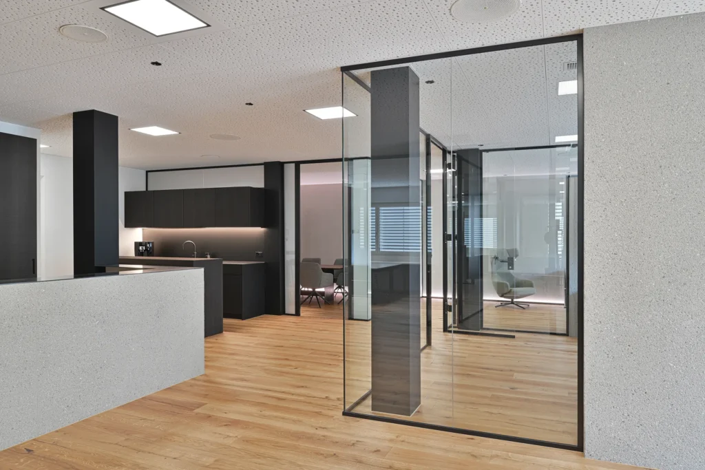 Hürlimann Beck Architekten AG – Umbau Büro-Gewerberaum Walchwil, 01