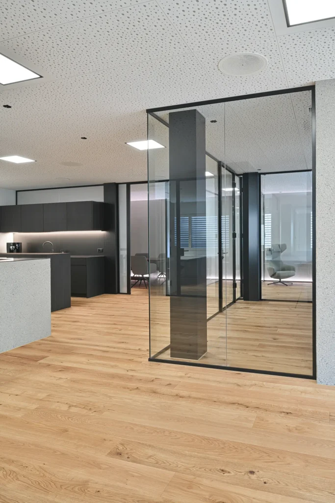 Hürlimann Beck Architekten AG – Umbau Büro-Gewerberaum Walchwil, 08 hoch